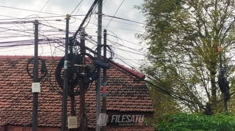 Sragen Siapkan Aturan Tertib Kabel Telekomunikasi