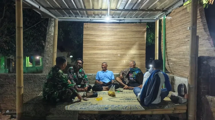 Ciptakan Kondusifitas Wilayah, Babinsa Alastuwo Gelar Patroli Kamtibmas Malam