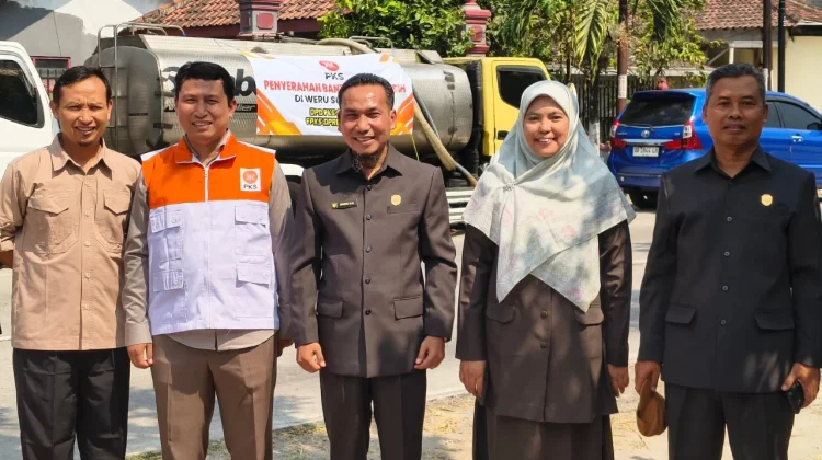 PKS Kabupaten Sukoharjo Salurkan 7 Tangki Air Bersih untuk Warga di Weru