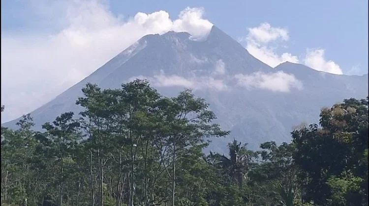 Aktivitas Merapi Terus Terjadi, Sering Terjadi Lontaran Batu