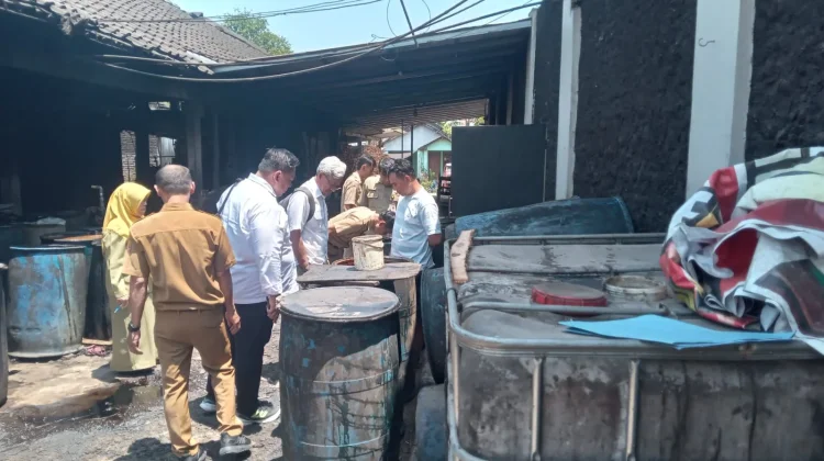 BRIN Terjun ke Perajin Alkohol di Polokarto, Cari Solusi Penanganan Limbah