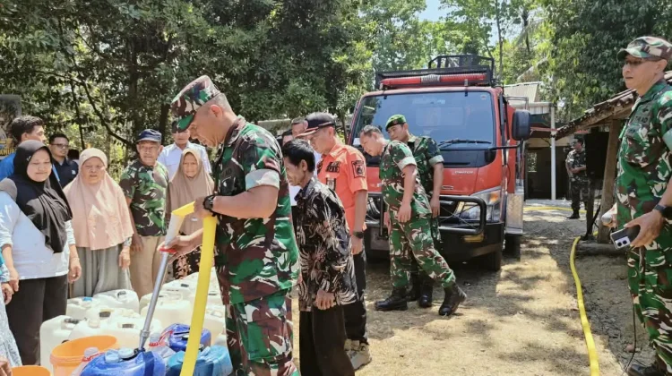 4.253 KK di Sragen Krisis Air, Kodim 0725 dan Yayasan Tangan Baik Kirim Bantuan