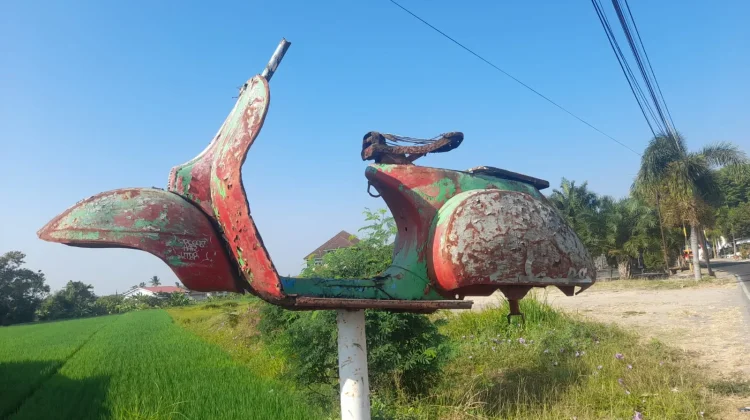 Pesona Vespa Jadul, Simbol Nostalgia di tengah Lanskap Pedesaan