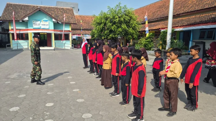 Koramil 23 Ceper Latih PBB 24 Siswa SDN 2 Klepu Klaten