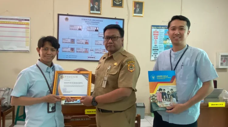 Unisri Beri Apresiasi Lima Sekolah Penyumbang Lulusan Terbanyak