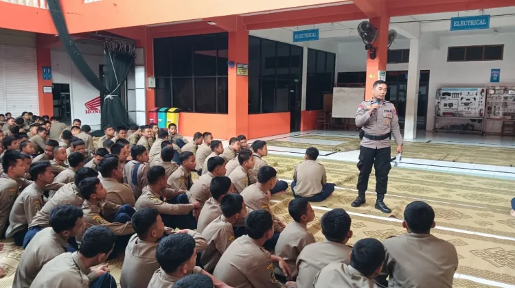 Cegah Tawuran dan Knalpot Brong, Polres Karanganyar Edukasi SMK Muhammadiyah 3