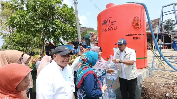 Kolaborasi dengan Alumni, SMAN 2 Sragen Pasang Tandon-Kirim 17 Tangki Air Bersih