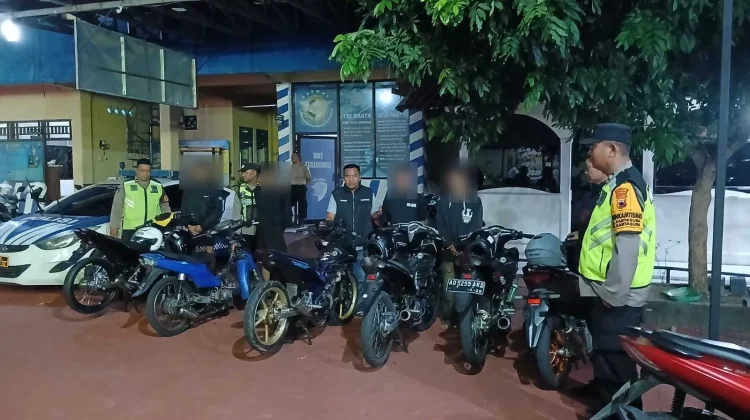 Patroli tengah Malam, Polsek Kartasura Amankan 6 Motor Knalpot Brong