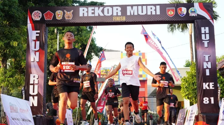 Ribuan Pelari Meriahkan Fun Run HUT ke-81 TNI di Makorem 074 Warastratama