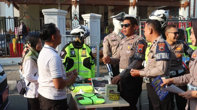 Semarak HUT Lalin ke-71, Satlantas Polres Sukoharjo Gelar Layanan Publik di CFD