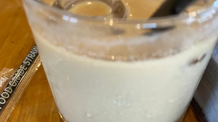 Menikmati Sensasi Segar Es Kopi Putih: Tren Kopi Lembut yang Memikat Hati