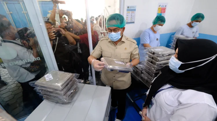 Mendag Tinjau SPPG Semanggi 2, Apresiasi Sistem Pengemasan MBG
