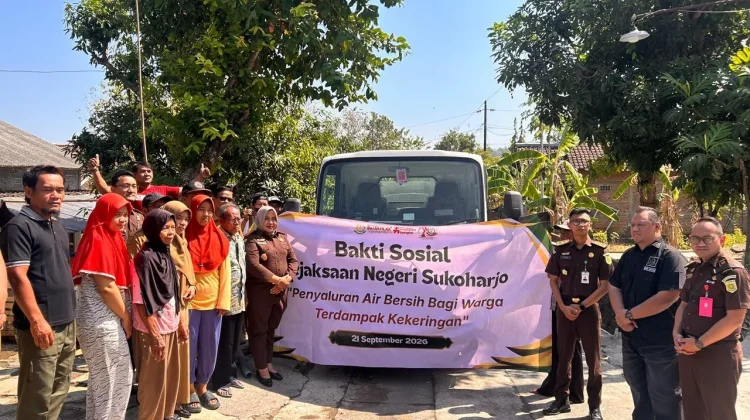 Kejari Sukoharjo Salurkan 11 Tangki Air Bersih Bagi Warga Terdampak Kekeringan