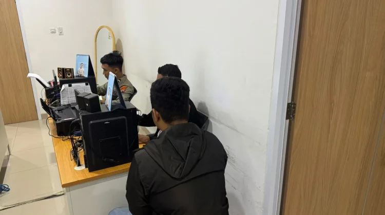 Tim Sparta Amankan Tiga Oknum Suporter yang Bawa Miras di Stadion Manahan