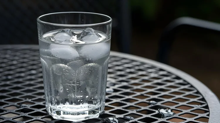 Gangguan Medis dari Minum Air Es Setiap Hari