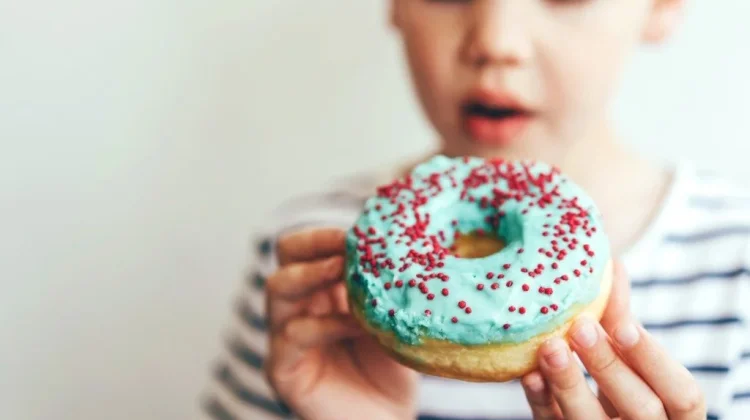 Anak Makin Aktif setelah Makan Gula, Mitos atau Fakta?