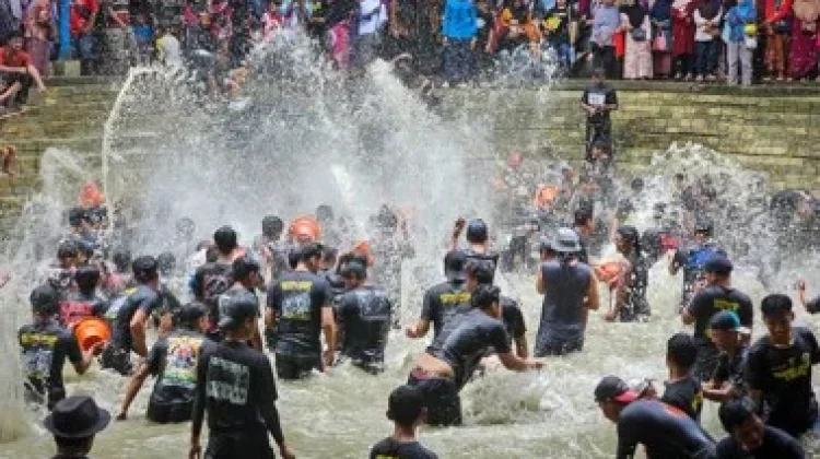 Pelaksanaan Ritual Tradisi Keduk Beji