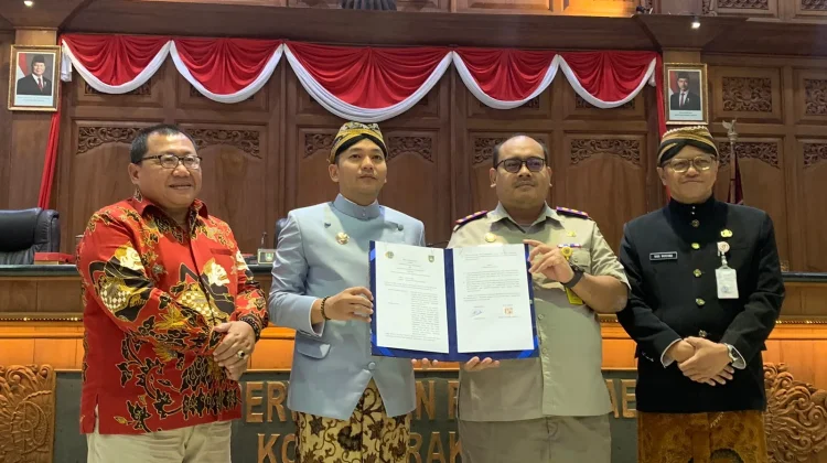 BPN Serahkan 93 Sertifikat Hak Pakai Aset Pemkot Surakarta