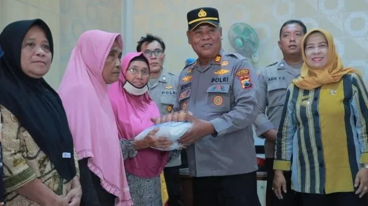 Polresta Klaten Salurkan Bantuan Sembako Untuk Warga Terdampak Kekeringan
