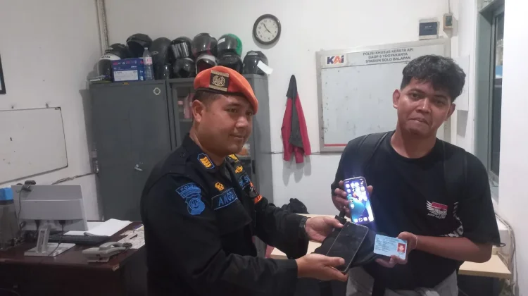 Menjaga Asa di Atas Rel: Cerita Angga dan Sahabat Perjalanan Bernama Polsuska