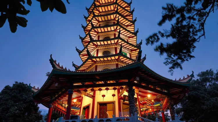 Vihara Buddhagaya Watugong, Wisata Religi dan Budaya di Kota Semarang