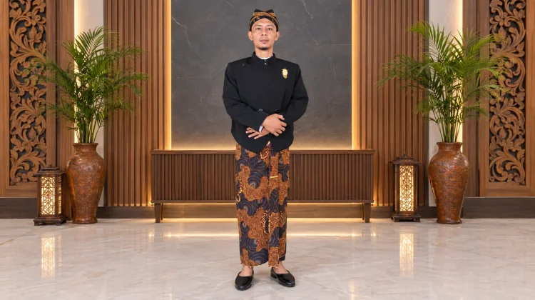 Jarik, Blangkon, dan Bahasa Diam Orang Jawa