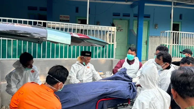 Jenazah Pria di Kos Kestalan Dievakuasi ke RSUD Dr Moewardi