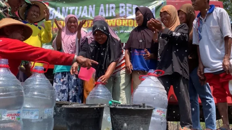 Warga Jimbar Wonogiri Sumringah Terima Bantuan Air Bersih