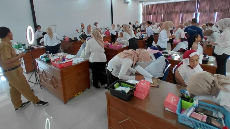 Puluhan Peserta Ikuti Uji Kompetensi MUA LKP dan LPKS ASTI Karanganyar