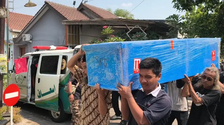Jenazah Jevon Korban KM Virgo Transport 8 Dimakamkan di Astana Purwoloyo Solo
