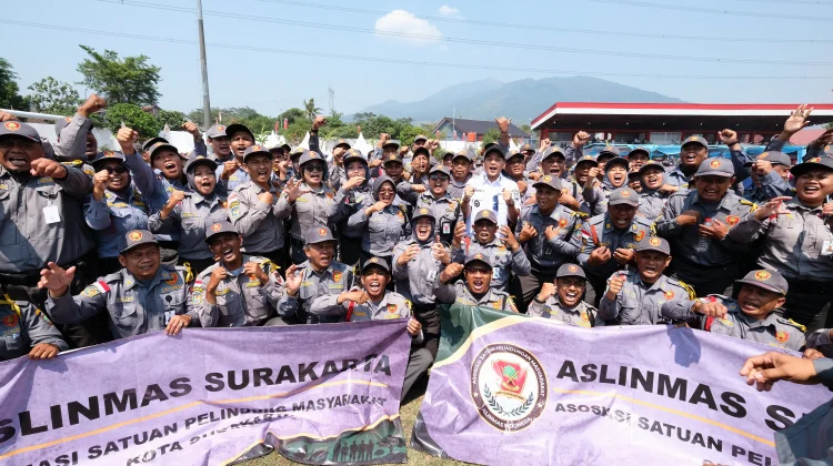 Respati Hadiri Apel Akbar Satlinmas dan Pengukuhan Aslinmas Jateng