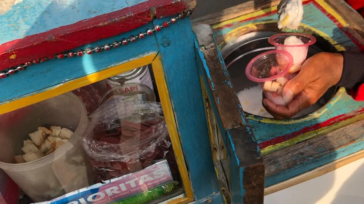 Es Tong Tong Jadul, Kesegaran Sederhana dari Gerobak Warna-Warni Bikin Nostalgia