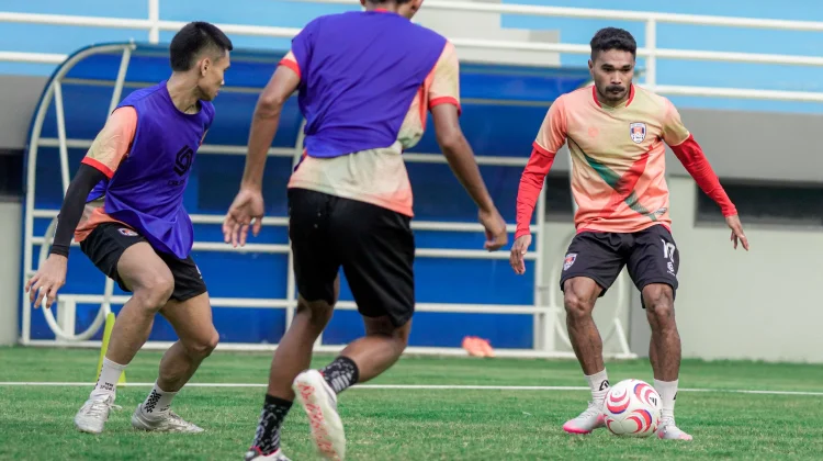 Jelang Laga Derby Versus Persis, Coach Kendal Tornado FC Tekankan Kesiapan Mental