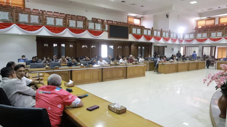 DPRD Solo Bantu Carikan Solusi Kelonggaran PKL Piere Tendean Tetap Berjualan
