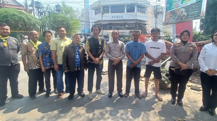 Mobil Tabrak Pagar Pamedan Mangkunegaran, Polisi Beberkan Kronologi