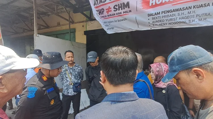 Kuasa Hukum Warga Keberatan PT KAI Pasang Seng di Ledoksari