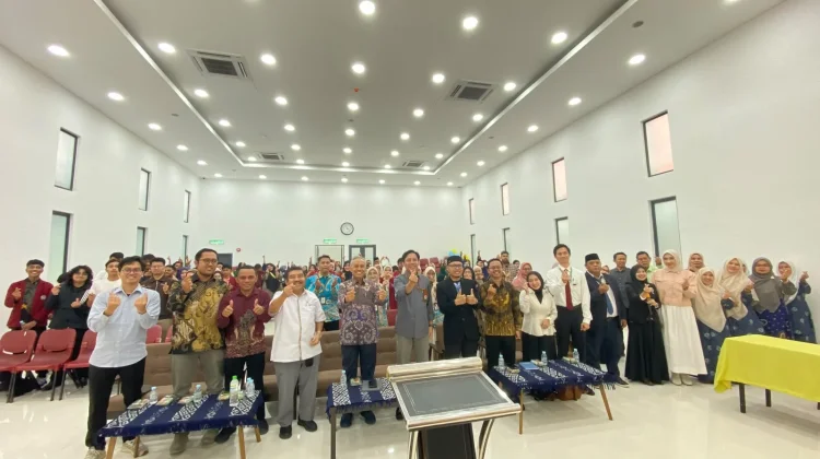 Rektor UMS Berikan Penguatan kepada Mahasiswa-DPL dari 14 PT Indonesia di Malaysia
