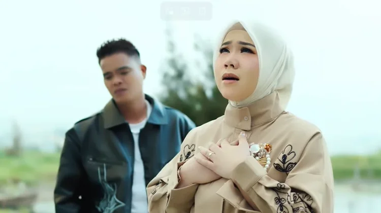 Lirik Terjemah Batin Nan Taluko - David Iztambul & Rayola (Bahasa Indonesia)
