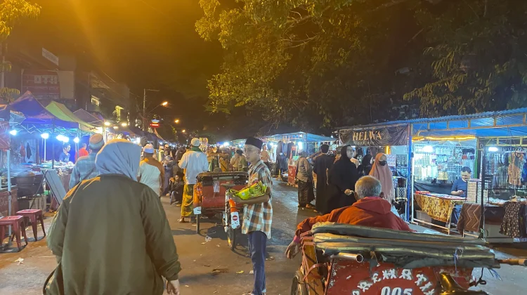 Haul Solo Jadi Ladang Rezeki bagi Pengemudi Becak di Jalan Kapten Mulyadi