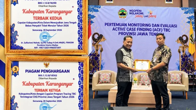 Dinkes Karanganyar Sabet Penghargaan Terbaik Tiga Jateng Skrining TBC