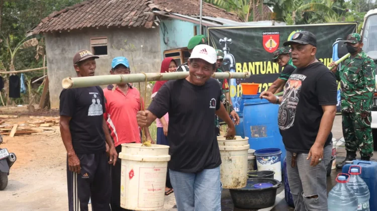 Peringati HUT ke-81 TNI, Kodim Karanganyar Salurkan Bantuan Air Bersih di Jumapolo