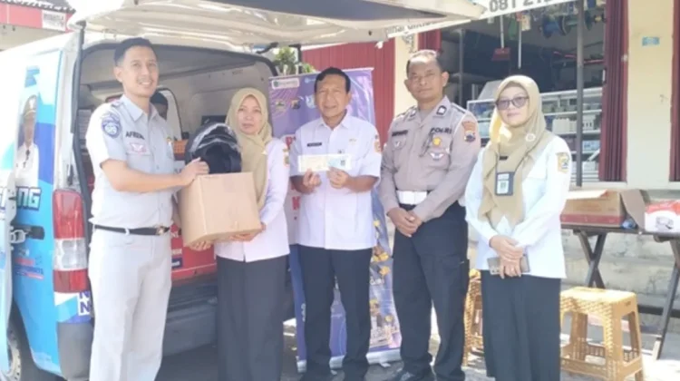 Samsat Keliling Giritontro Hadirkan Kemudahan Bayar Pajak Kendaraan