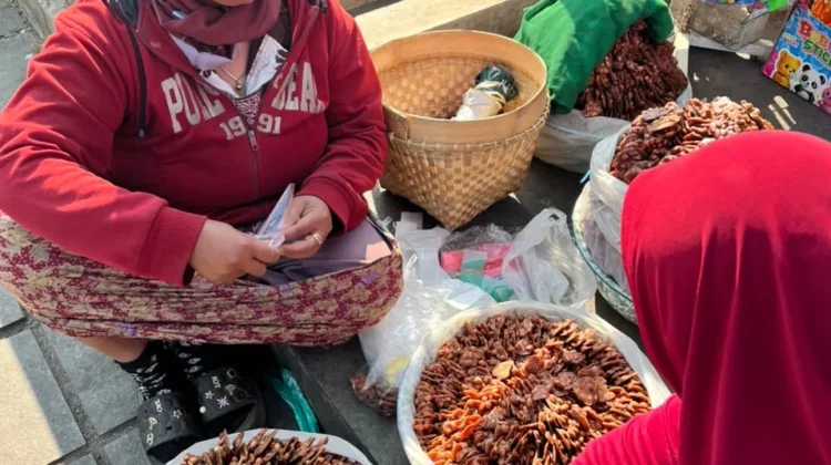 Bentuknya Tak Beraturan, Rasanya Tak Terlupakan: Ampyang Kacang