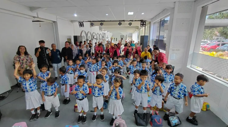 Serunya Kunjungan Edukasi di RRI Surakarta