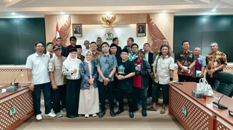 Tolak Larangan Jualan Takjil, Warga Mengadu ke DPRD Solo