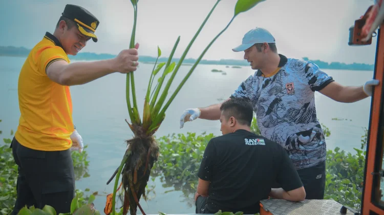 Giatkan  Indonesia ASRI, Pemkab Boyolali Bersihkan Waduk Cengklik