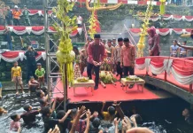 Padusan di Umbul Cokro Tulung Berlangsung Meriah
