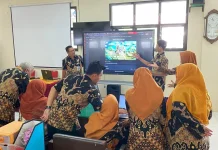 Tinkatkan Kualitas Mengajar, Guru SMPN 21 Surakarta Belajar AI