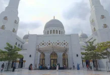 Ramadan di Masjid Zayed Solo: 14 Ribu Takjil dan Kursus AI Gratis