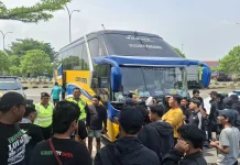 Antisipasi Gesekan, Polres Sragen Kawal Supporter  Bonek Menuju Jepara